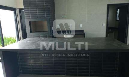 Casa com 3 quartos à venda no Grand Ville, Uberlândia  por R$ 1.100.000