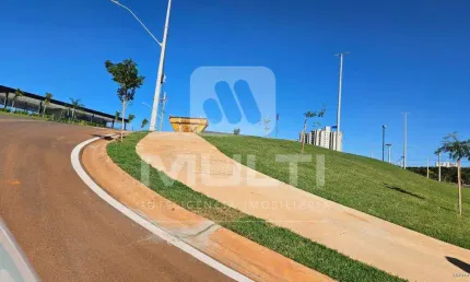 Terreno em condomínio fechado à venda no Portal do Vale, Uberlândia  por R$ 390.000