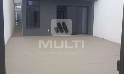 Casa com 3 quartos à venda no Novo Mundo, Uberlândia  por R$ 590.000