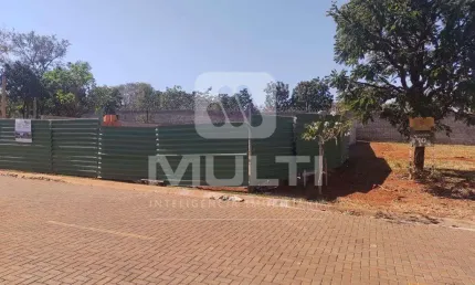 Terreno em condomínio fechado à venda em Laranjeiras, Uberlândia  por R$ 630.000