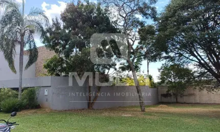 Terreno em condomínio fechado à venda no Jardim Karaíba, Uberlândia  por R$ 3.800.000