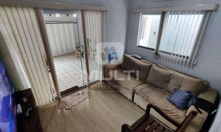 Casa com 3 quartos à venda no Taiaman, Uberlândia  por R$ 480.000