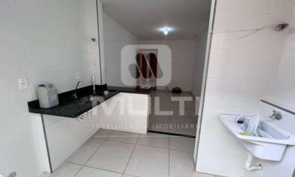 Apartamento com 2 quartos para alugar no Jardim Ipanema I, Uberlândia  por R$ 1.150