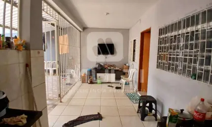 Casa com 4 quartos à venda no minas gerais, uberlândia  por r$ 400.000