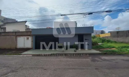 Casa com 3 quartos para alugar no Tubalina, Uberlândia  por R$ 4.500