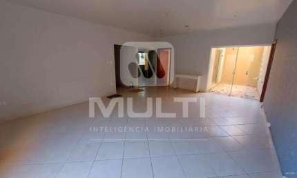 Casa com 3 quartos para alugar no Santa Mônica, Uberlândia  por R$ 4.000