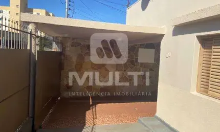 Casa com 3 quartos à venda no Centro, Uberlândia  por R$ 500.000
