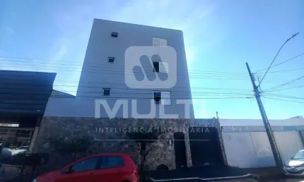 Apartamento com 3 quartos para alugar na Nossa Senhora Aparecida, Uberlândia  por R$ 2.200