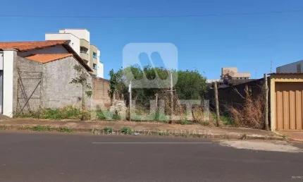 Terreno comercial à venda no Santa Mônica, Uberlândia  por R$ 450.000