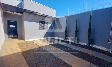 Casa com 3 quartos para alugar no Novo Mundo, Uberlândia  por R$ 3.900