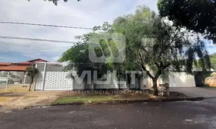 Casa com 3 quartos para alugar no Morada da Colina, Uberlândia  por R$ 3.500