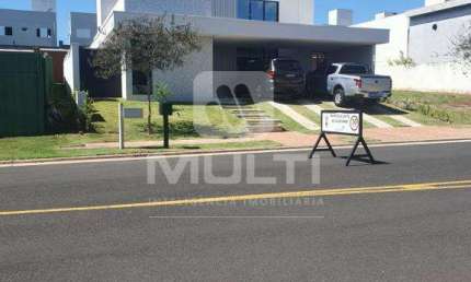 Casa em condomínio fechado com 3 quartos para alugar no Alphaville, Uberlândia  por R$ 13.000
