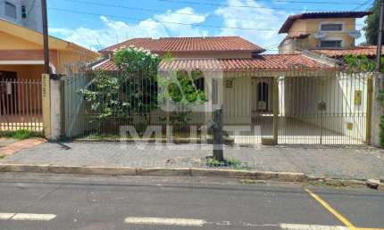 Casa com 3 quartos para alugar na Nossa Senhora Aparecida, Uberlândia  por R$ 2.400