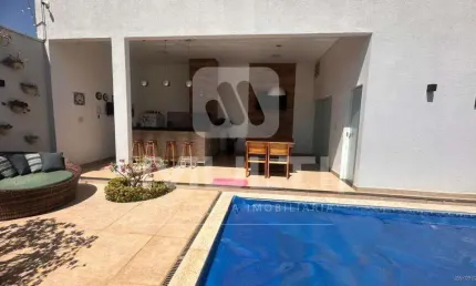 Casa com 3 quartos à venda no Parque São Jorge I, Uberlândia  por R$ 720.000