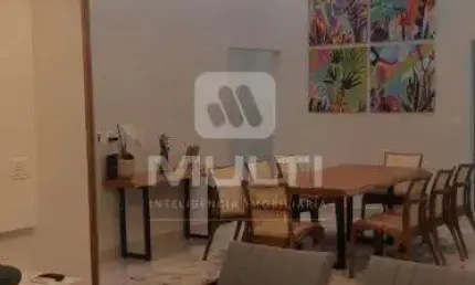 Casa com 3 quartos à venda no Custódio Pereira, Uberlândia  por R$ 1.400.000