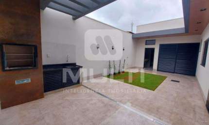 Casa com 3 quartos à venda na Vila Póvoa, Uberlândia  por R$ 1.650.000
