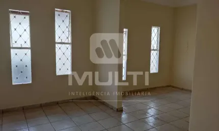 Casa com 3 quartos à venda no santa mônica, uberlândia  por r$ 780.000