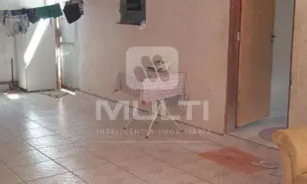 Casa com 2 quartos à venda no Planalto, Uberlândia  por R$ 270.000