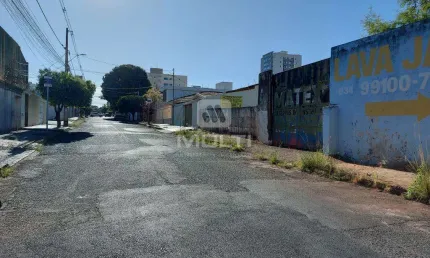 Terreno comercial à venda na Nossa Senhora das Graças, Uberlândia  por R$ 300.000