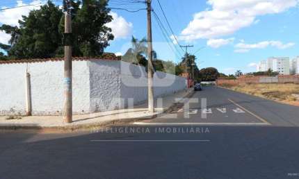 Terreno à venda no Chácaras Tubalina, Uberlândia  por R$ 300.000