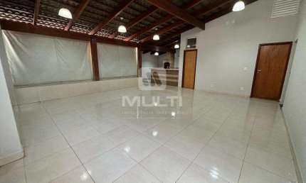 Casa com 4 quartos à venda no Jardim Patrícia, Uberlândia  por R$ 850.000
