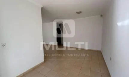 Casa com 4 quartos à venda no Jardim Karaíba, Uberlândia  por R$ 720.000