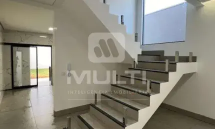 Casa com 3 quartos à venda no Santa Mônica, Uberlândia  por R$ 750.000