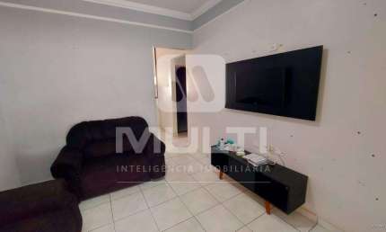 Casa com 2 quartos à venda no Canaã, Uberlândia  por R$ 350.000