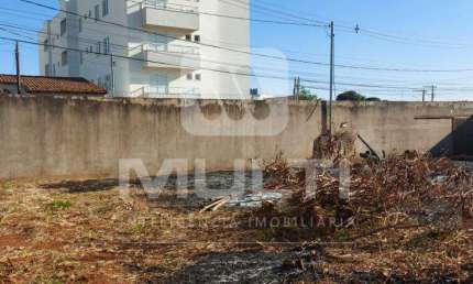 Terreno comercial à venda no Presidente Roosevelt, Uberlândia  por R$ 1.248.000