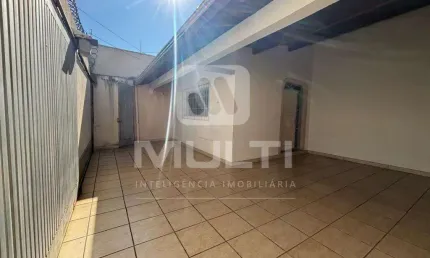 Casa com 3 quartos à venda no Brasil, Uberlândia  por R$ 500.000