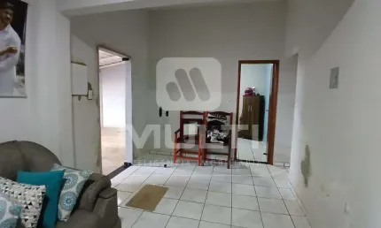 Casa com 3 quartos à venda em granada, uberlândia  por r$ 450.000