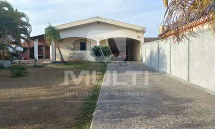 Casa com 3 quartos à venda no Custódio Pereira, Uberlândia  por R$ 1.000.000