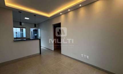 Casa com 3 quartos à venda no Jardim Holanda, Uberlândia  por R$ 790.000