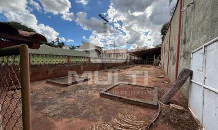 Terreno à venda no Jardim Karaíba, Uberlândia  por R$ 450.000