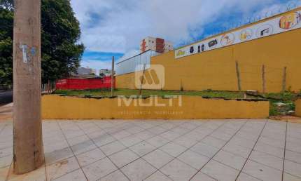 Terreno comercial à venda no Jardim Finotti, Uberlândia  por R$ 850.000