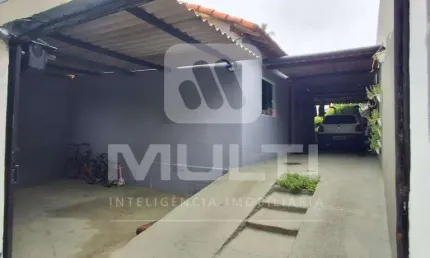 Casa com 5 quartos à venda no Luizote de Freitas, Uberlândia  por R$ 305.000