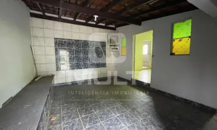 Casa com 3 quartos à venda no Buritis, Uberlândia  por R$ 500.000