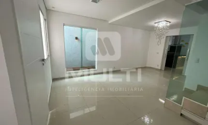 Casa em condomínio fechado com 3 quartos à venda no Morada da Colina, Uberlândia  por R$ 840.000