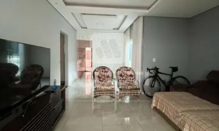 Casa com 3 quartos à venda no Jardim Holanda, Uberlândia 