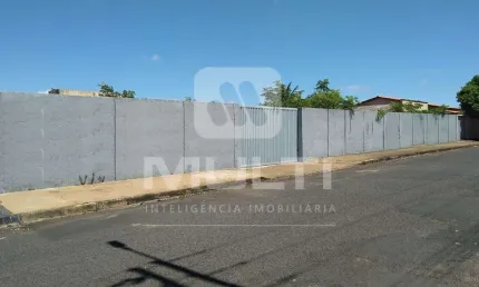 Terreno comercial à venda no Santa Mônica, Uberlândia  por R$ 1.390.000