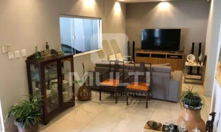 Casa com 5 quartos à venda no Jaraguá, Uberlândia  por R$ 850.000