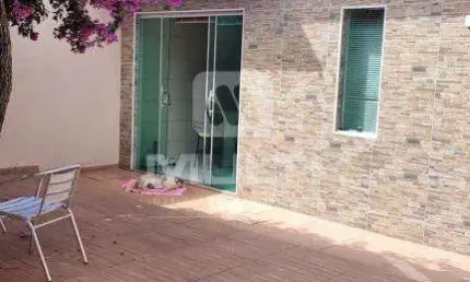 Casa com 3 quartos à venda na Cidade Jardim, Uberlândia  por R$ 675.000