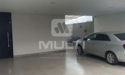 Casa com 3 quartos à venda no Jaraguá, Uberlândia  por R$ 1.200.000