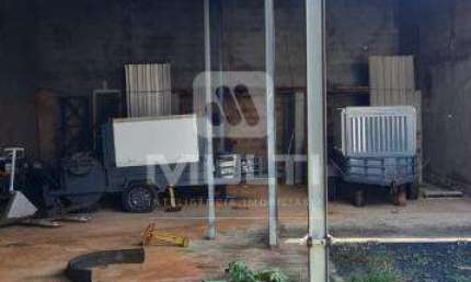 Barracão / Galpão / Depósito à venda no Lagoinha, Uberlândia  por R$ 330.000