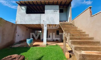 Casa com 3 quartos à venda no Jaraguá, Uberlândia  por R$ 600.000