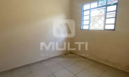 Casa com 6 quartos à venda no Custódio Pereira, Uberlândia  por R$ 650.000