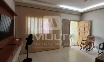 Casa com 2 quartos à venda no Jardim Europa, Uberlândia  por R$ 370.000