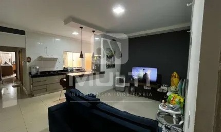 Casa com 2 quartos à venda no Jardim Europa, Uberlândia  por R$ 290.000