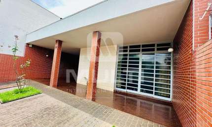 Casa com 4 quartos à venda na Nossa Senhora Aparecida, Uberlândia  por R$ 800.000