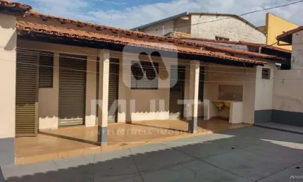 Casa com 3 quartos à venda no santa mônica, uberlândia  por r$ 650.000